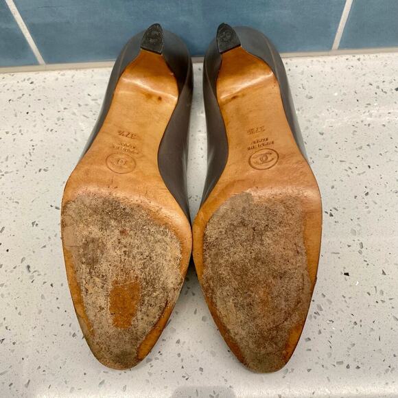 Chanel Vintage Interlocking CC Logo Leather Pumps by Lagerfeld Gray Grey 37.5 - Picture 9 of 13